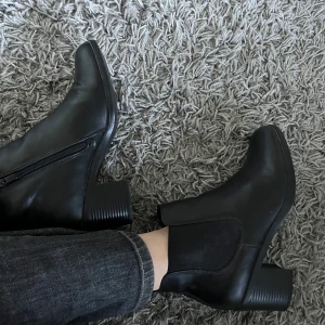 Klackskor strl 41 - Snygga lite tjockare klackar! Väldigt bekväma för att vara klackskor💓