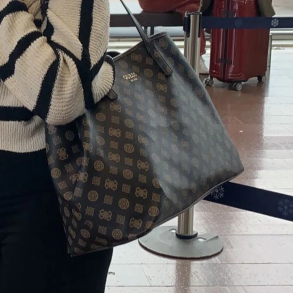 Säljer min guess väska