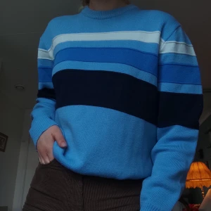 Randig Sweatshirt - Fin sweatshirt i ull från Österrike, inte stickig och i mycket fint skick. Passar S-L 🥰