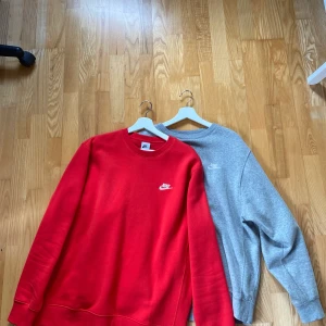 Nike tröjor  - Båda Strl L  Röda aldrig använd  Gråa skick 8/10 Pris 200kr st
