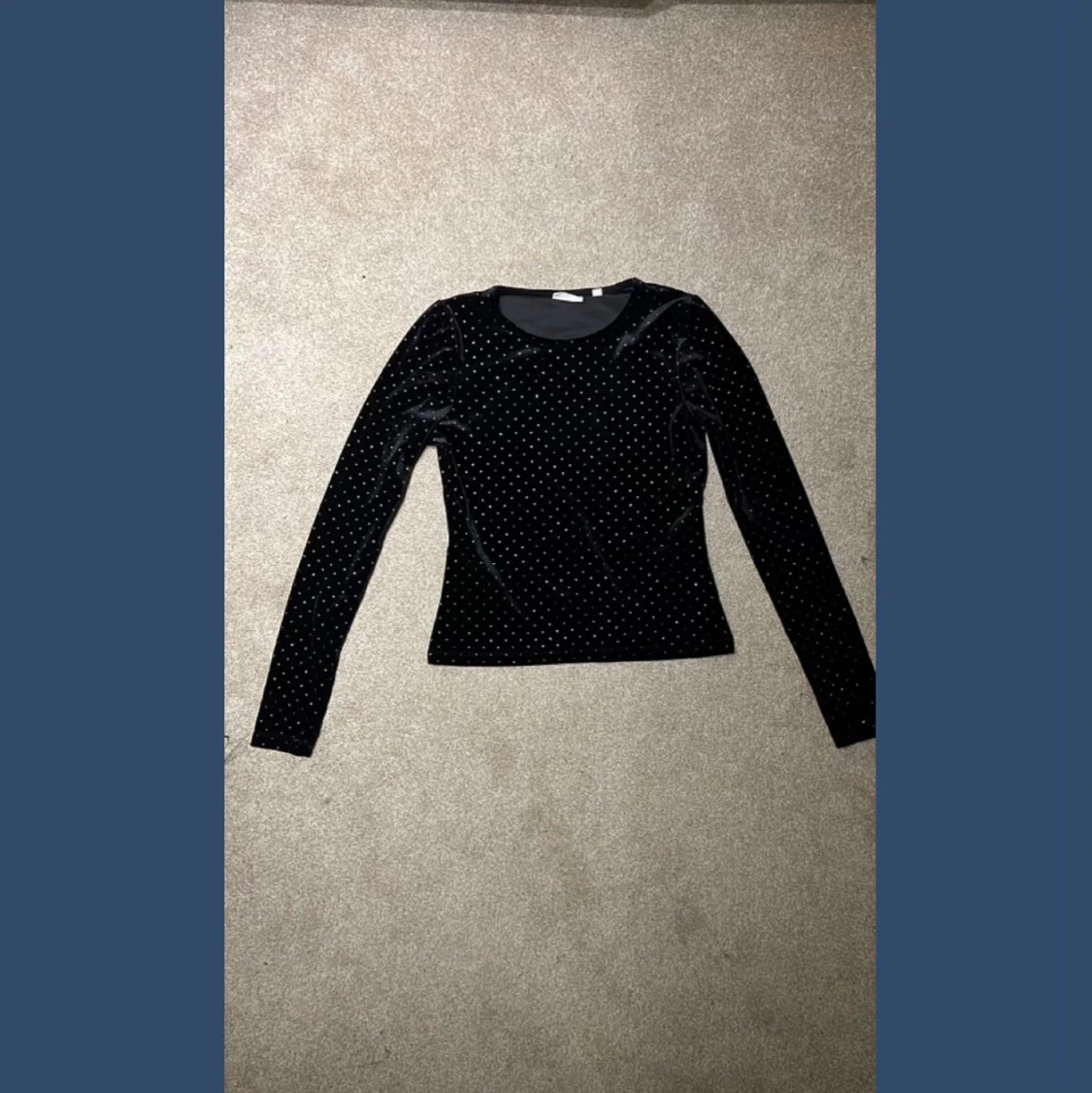 LINDEX svart långärmad tröja med pärlor