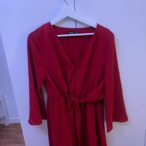 Röd klänning, använd någon enstaka gång