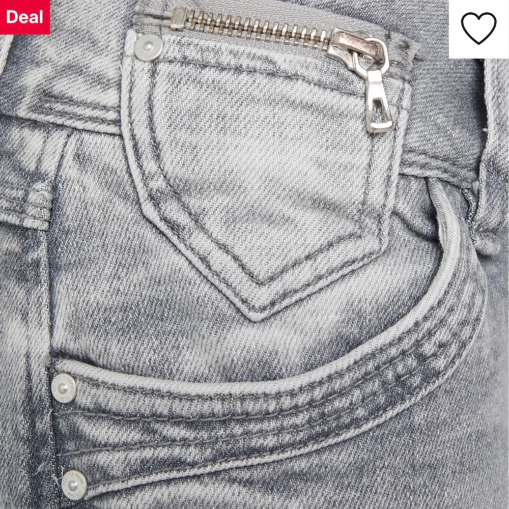 Säljer mina jätte snygga LTB Jeans som nästan är helt slutsålda i alla storlekar. Säljer dem för 400 kr men kostar i original pris 679. Har typ aldrig användt dem och dom är i super bra skicka skriv priv om mer bilder osv!❤️. Jeans & Byxor.