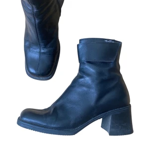 Björn Borg boots  - Ett par riktigt sköna Brörn Borg boots, använd endast ett år gånger. Sitter snyggt på och har ett foder på insidan vilket gör dem perfekt för vintern. 