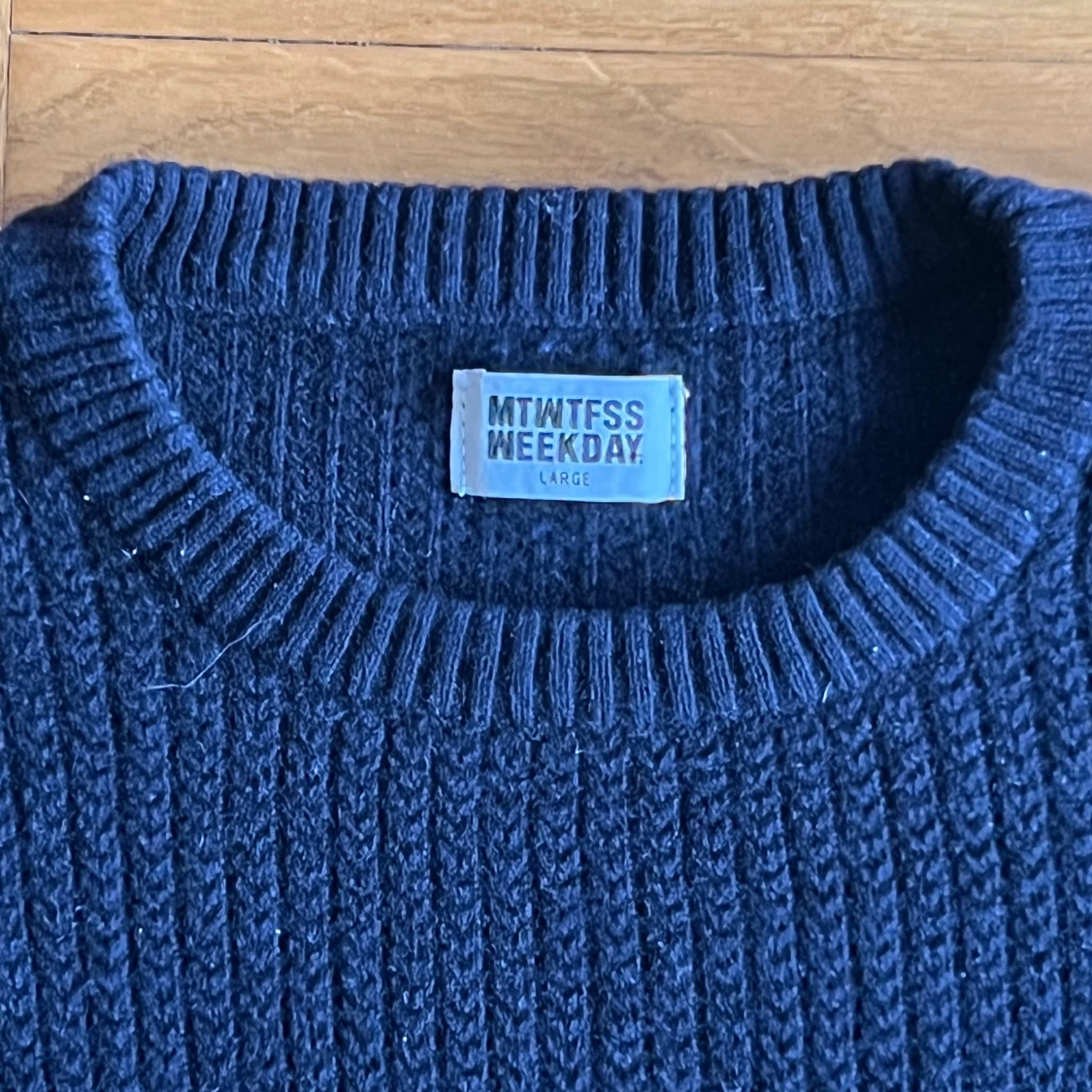 Weekday stickad tröja marinblå L - 90