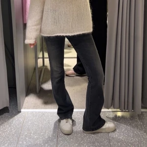 Diesel jeans - Säljer dessa snygga slutsålda bootcut jeans från diesel, använda fåtal gånger. Säljer då jag köpt likadana fast mindre☺️ 