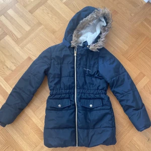 Barn jacks - Säljer jackan för flickor 