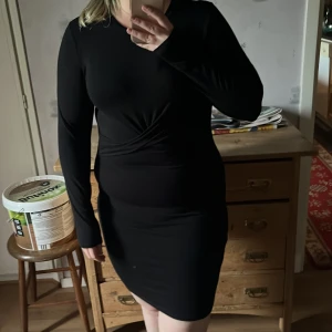 Långärmad klänning  - Köptes för ungefär 3 råden använt Max 10 gånger 