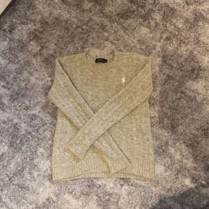Stickad tröja  - Jättefin stickad tröja från Ralph Lauren, du står för frakten 🌟