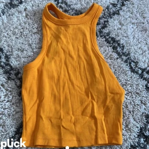 HM TOPP - SÄLJER DENNA TOPP FRÅN HM💗