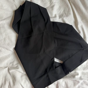 Topp från peonias - Topp från Lovisa Barkmans egna märke peonias.  Använd fåtal gånger och går ej att köpa mer  Storlek medium 