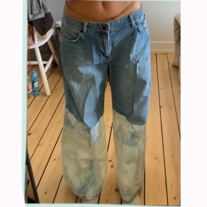Junkyard jeans - Coola Wide Leg jeans men två olika färger. Jeansen är i bra skick, pris kan diskuteras och är unisex