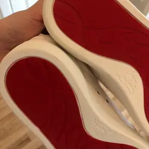 Christian louboutin skor. Säljer eftersom jag fick de i present och de inte passade. Aldrig använda endast testade. Kan inte garantera äkthet.❤️‍🔥