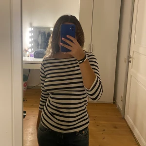 Tröja - Lång tröja med trekvartsärmar 