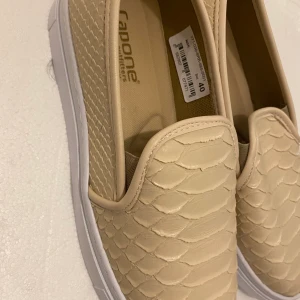 Dam skor - Storlek 40. Oanvänd. Helt ny.