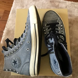 Converse All Star - Nya skor köpta i USA flera år sedan och använd drygt 1 gång. Väldigt bra skick. Kan hämtas någonstans i Göteborg 