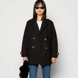 Kort kappa - Säljer nu min oanvända korta kappa från Zalando i storlek S. Nypris 619💓