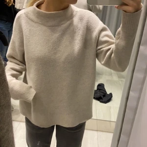 Stickad tröja!  - Kommer tyvärr inte till användning länge! Skriv om ni har frågor!💕😋