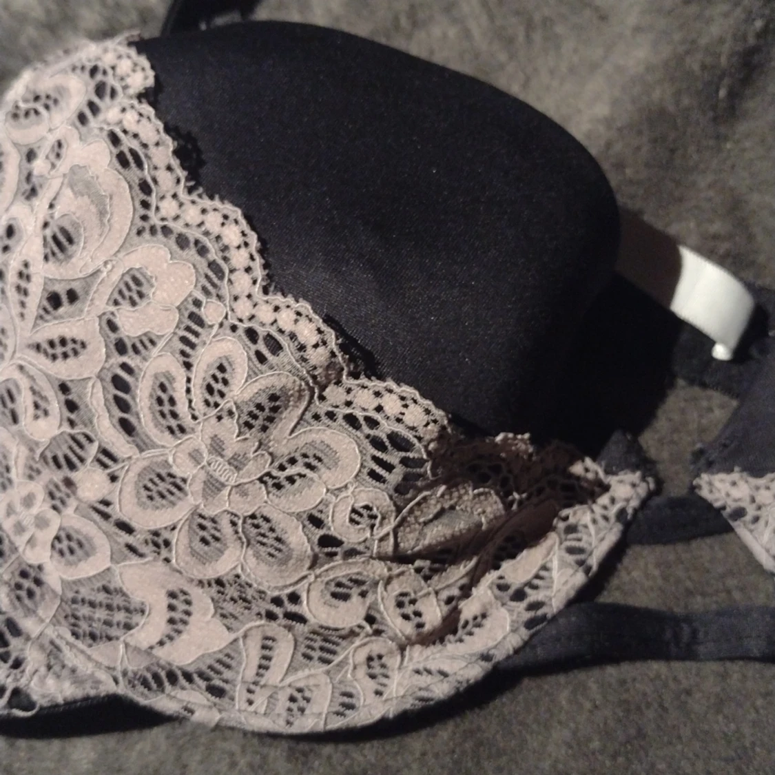 Svart/rosa bh 75C - 90