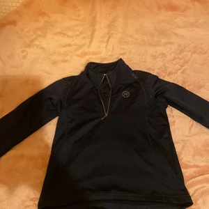 Roströda storlek 146-152 använd en gång - Marinblå ridtröja använd två gånger i storlek 146-152