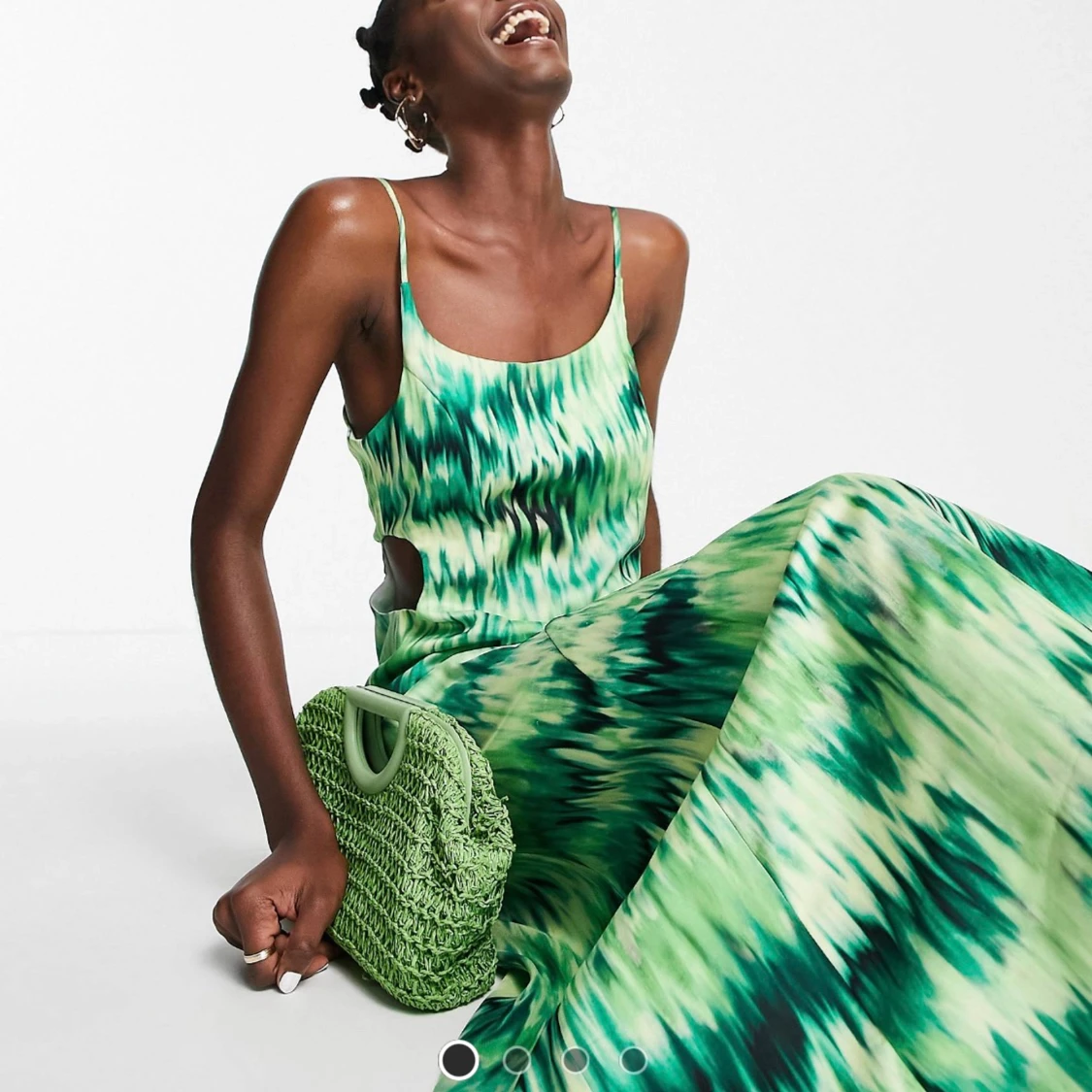 Oanvänd grön satinklänning strl 38 - 90