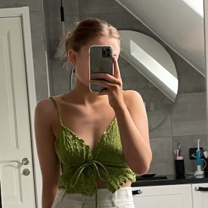 Grön topp - Grön topp från pull&bear i storlek S 💚💚