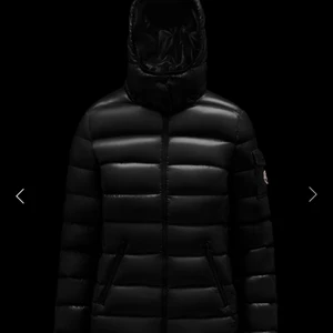 Söker!!! - Söker en moncler jacka bady antingen svart/blå