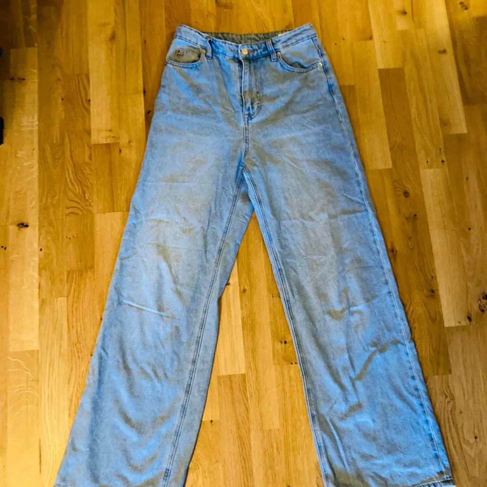 Vida jeans från H&M. Storlek 36. Jeans & Byxor.
