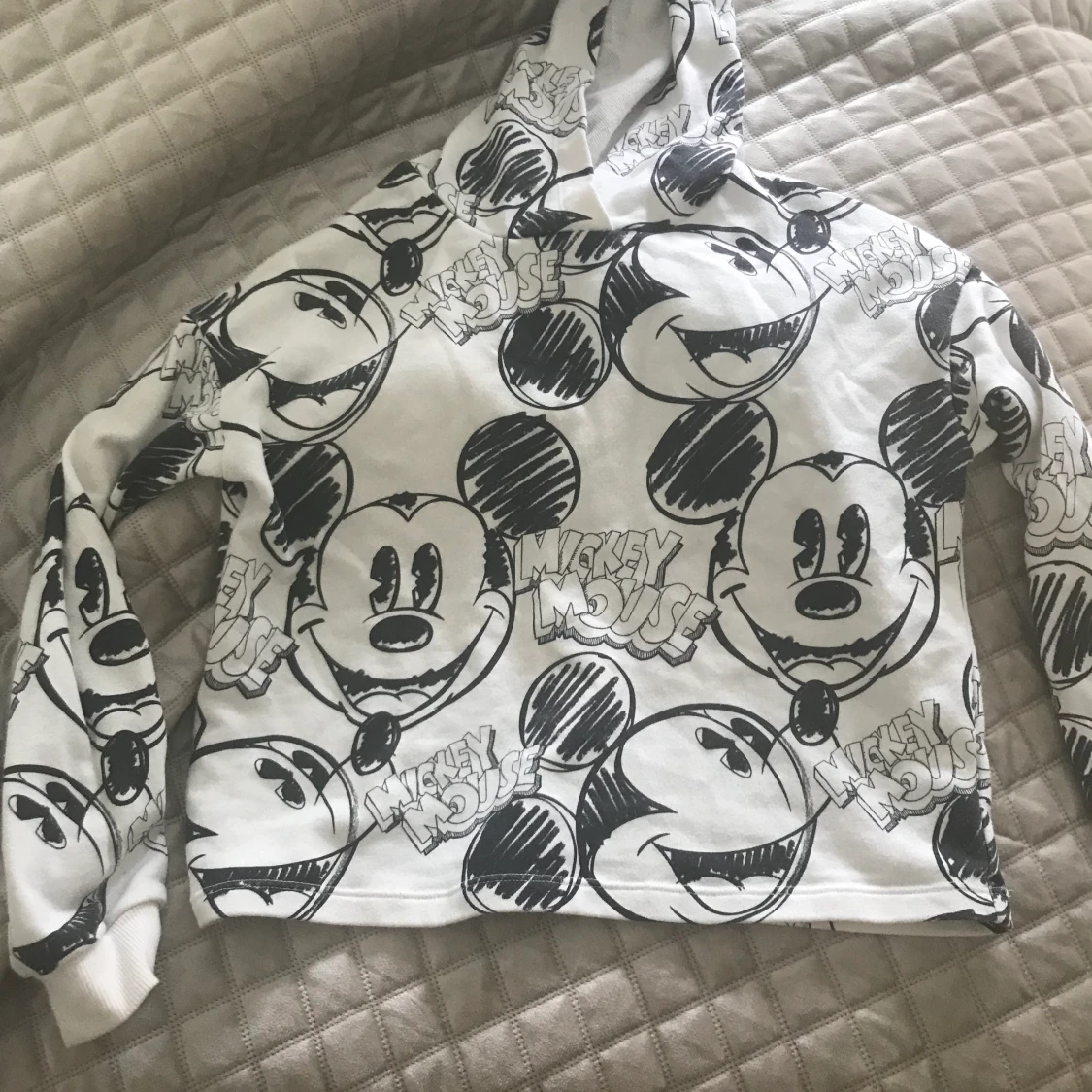        Min fina 🖤perfekta🤍 hoodi  - 90