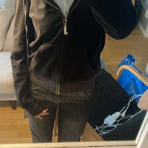 Juicy couture kofta - Storlek xs/s lappen är ej kvar men den är perfekt på mig o brukar ha xs i sånna. 