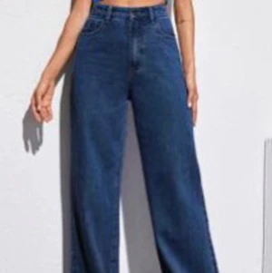 Vida jeans - Blå jeans från Shein. Supersköna o stretchiga! Strl S, funkar som M också! Frakt tillkommer 💓📦 (posted 15/09/22)