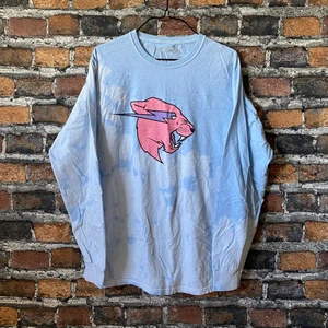 MrBeast sweatshirt - En långärmad MrBeast tröja i fint skick. För fler bilder eller mått kontakta mig :) Frakt sker via PostNord spårbart 51 kr 📦