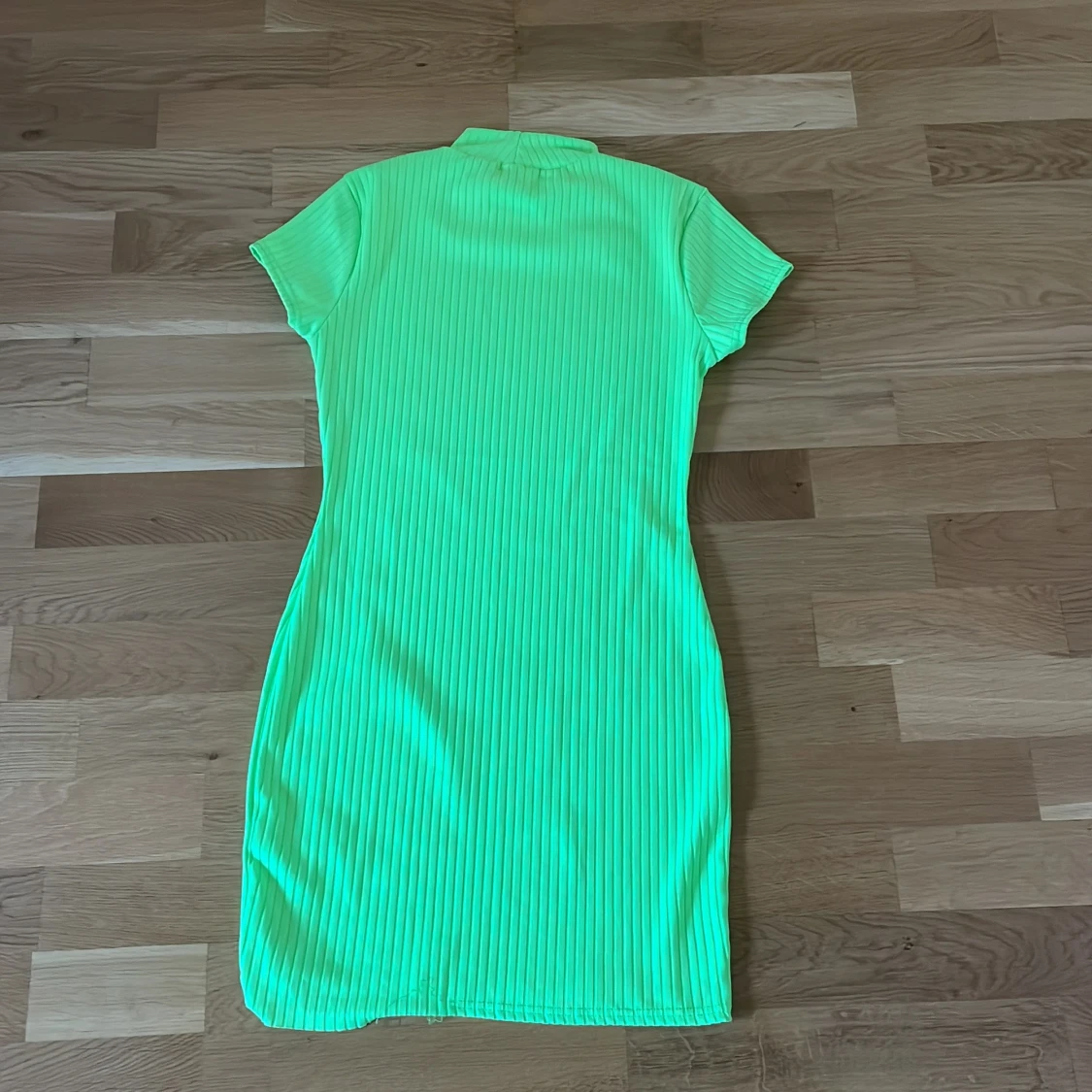 Neongrön klänning - 90