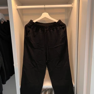 Lösa byxor  - Knappt använda