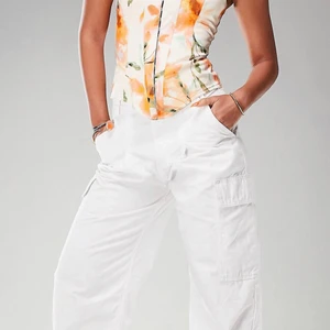 Vita cargopants - Tyvärr förstora för mig, helt nya från asos 