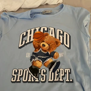 Newyorker  - En tröja från newyorker köpte för 90kr tror jag så säljer för 40kr + frakt 30 frimärken 