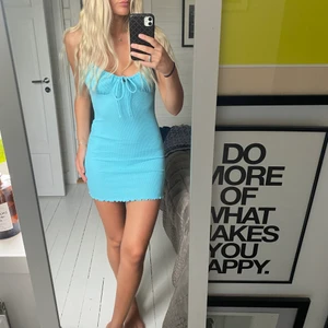 Miniklänning - Miniklänning från Bershka. Använd 1 gång 