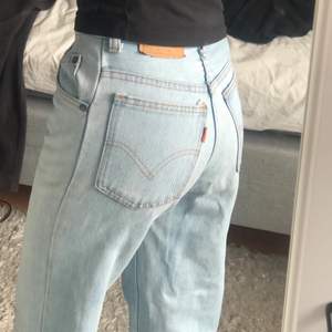 90s levis jeans. supersnygga!! säljer pga ingen användning💕 