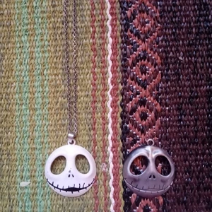 The nightmare before Christmas halsband - Två par smycken med jack skellington tyvärr bara en kedja, bara legat i en låda så gott som orörd