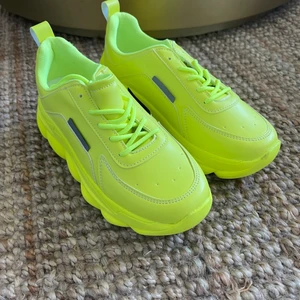 Sneakers - Storlek 37