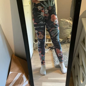 Stronger tights  - Dom är i nyskick har andvänt dom  en gång på grund av att dom är för stora. För jag har andvänt dom en gång  så säljer jag dom lite billigare en original pris 