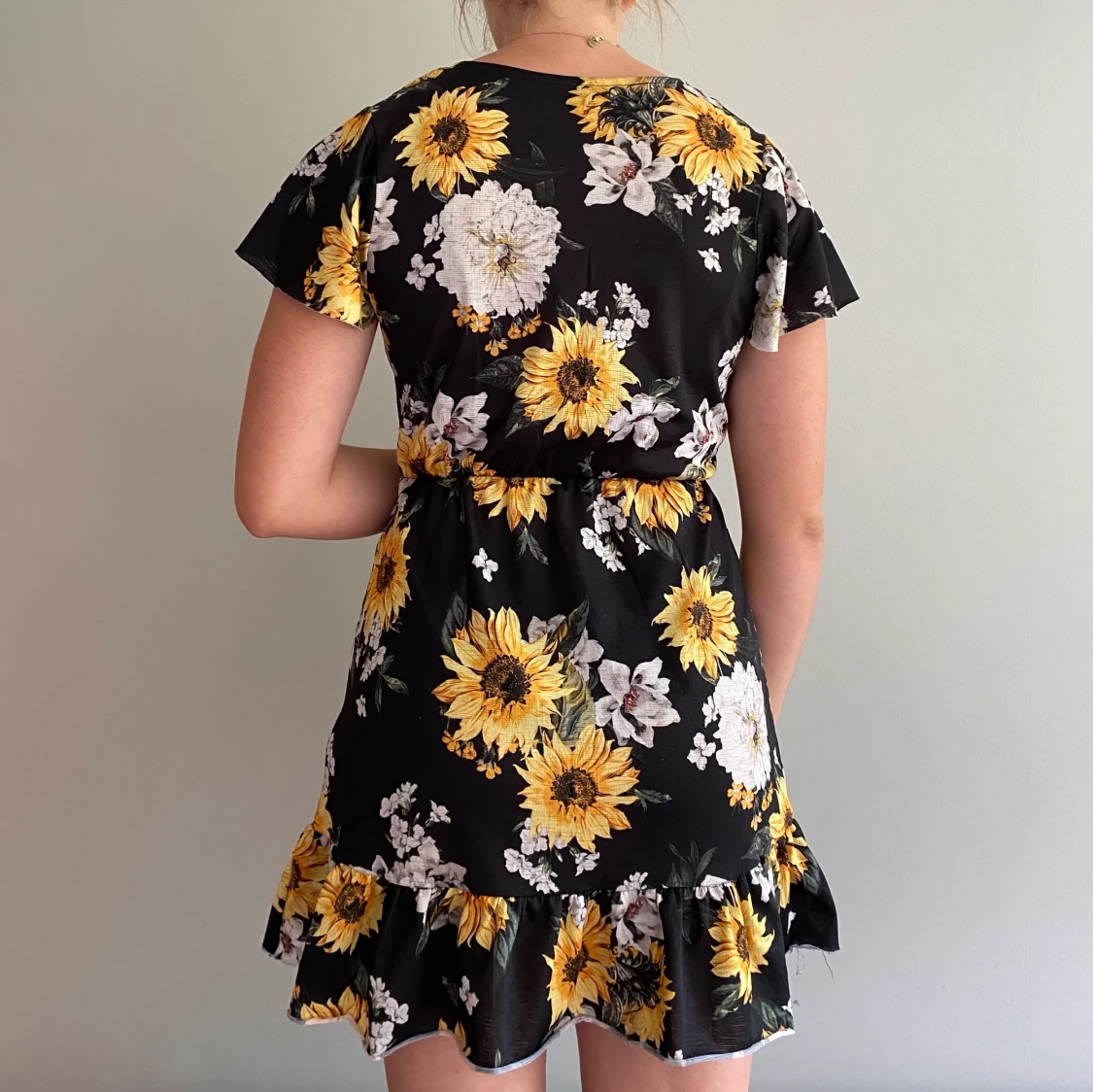 Blommig klänning - Gina Tricot   - 90