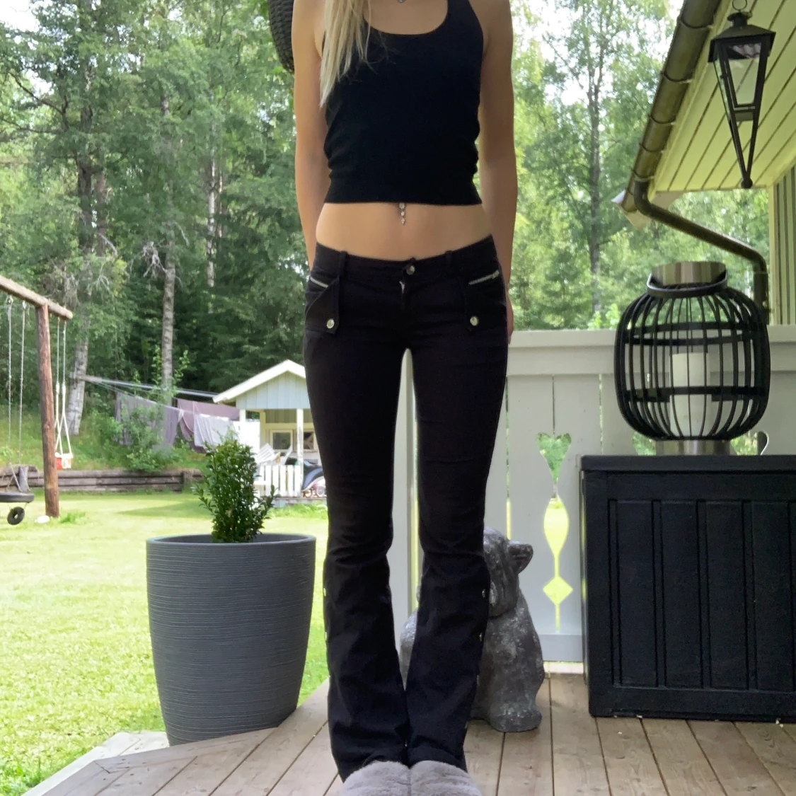 Lågmidjade Svarta bootcut byxor