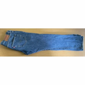 501 LEVI’S JEANS - 501 levis jeans storlek w32 l30.