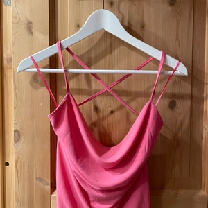 Zara topp - Jätte gullig topp som jag köpt i Åbo, men insåg när jag kom hem att den är för tight. 50kr + frakt. Kan mötas i Stockholm.