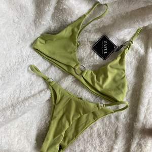 Säljer en superfin grön bikini från Zaful. Endast pga köpte den i två storlekar och ska behålla den mindre. Säljes för 100 spänn och köparen står för frakt. Om du vill ha spårbar frakt kostar det 49 kronor. DM:a gärna vid frågor eller fler bilder!🌞
