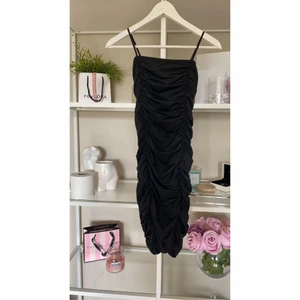 Shein klänning  - Ny klänning från Shein. Storlek xs