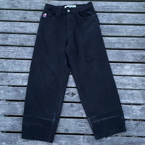 Polar bigboys strl S - Polar skate co bigboys strl S passar 165-170 Lite slitage vid vänstra fickan men annars hela Pris kan diskuteras 