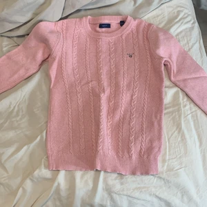 Stickad tröja - Stickad/virkad tröja från gant. Använd Max 3 gånger och är helt som ny. 