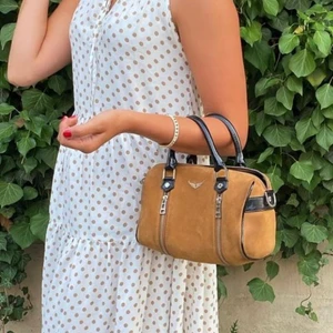 Zadig & Voltaire sunny bag xs  - Väskan är välanvänd & säljs i befintligt skick. Skriv privat för frågor🦋💌 Kan tänka mig ett direkt pris vid snabb affär